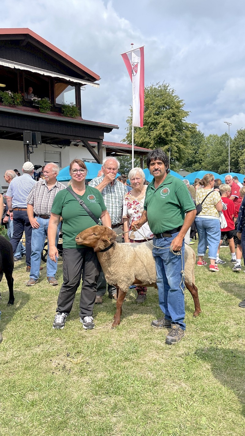 Mitglieder bei der Tierzuchtschau des Beerfeldener Pferdemarkt